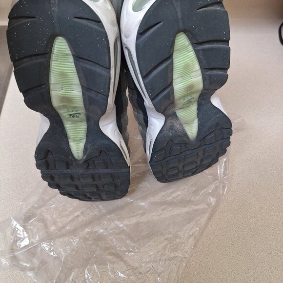 NIKE AIR MAX SNECKERS. - Picture 4 of 4